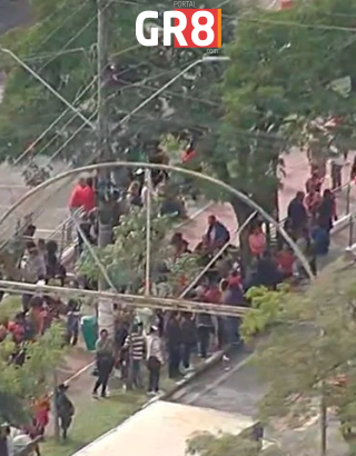 MTST protesta por moradia na prefeitura de Itapecerica da Serra (SP)