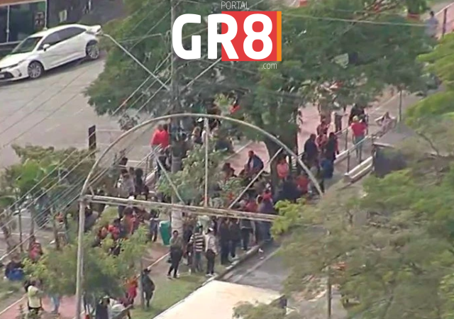 MTST protesta por moradia na prefeitura de Itapecerica da Serra (SP)